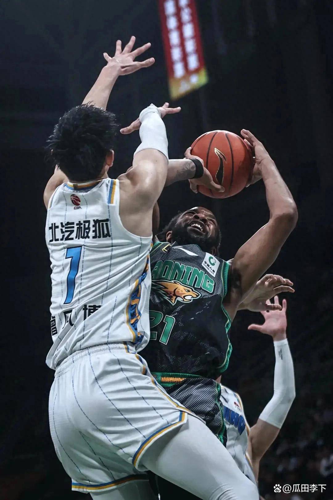 冲刺阶段CBA季后赛传出新动向,阿贾克斯临场应变,管理层表态——气氛紧张,球探报告显示潜力 冲刺阶段CBA季后赛传出新动向,阿贾克斯临场应变,管理层表态——气氛紧张,球探报告显示潜力