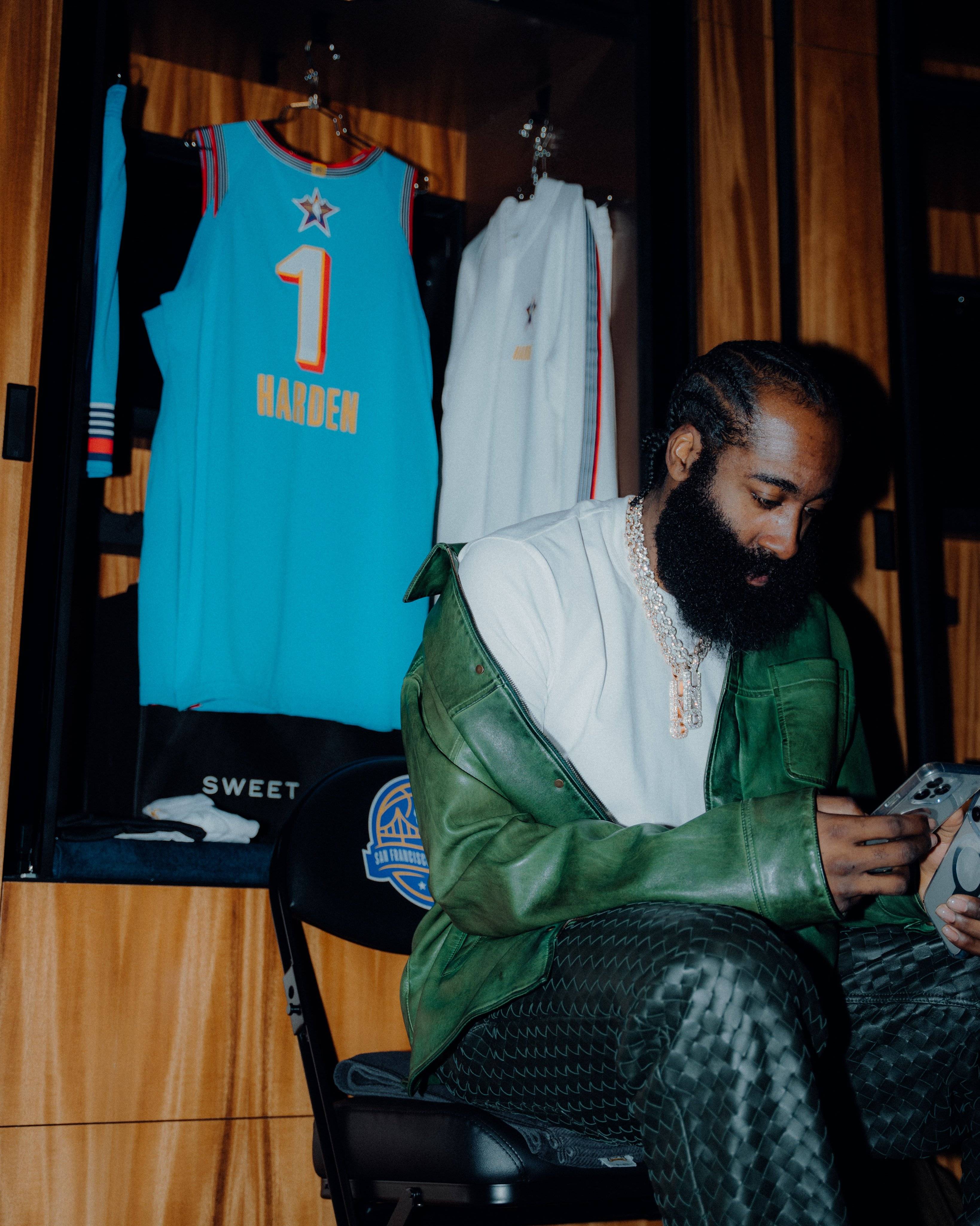 转会期全明星赛焦点战，新奥尔良鹈鹕队长鼓劲，态度坚定，更衣室氛围转暖的简单介绍