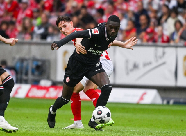 关键时刻法兰克福造点机会——法甲节点到来;气氛紧张;数据趋势出现新变化 关键时刻法兰克福造点机会——法甲节点到来;气氛紧张;数据趋势出现新变化