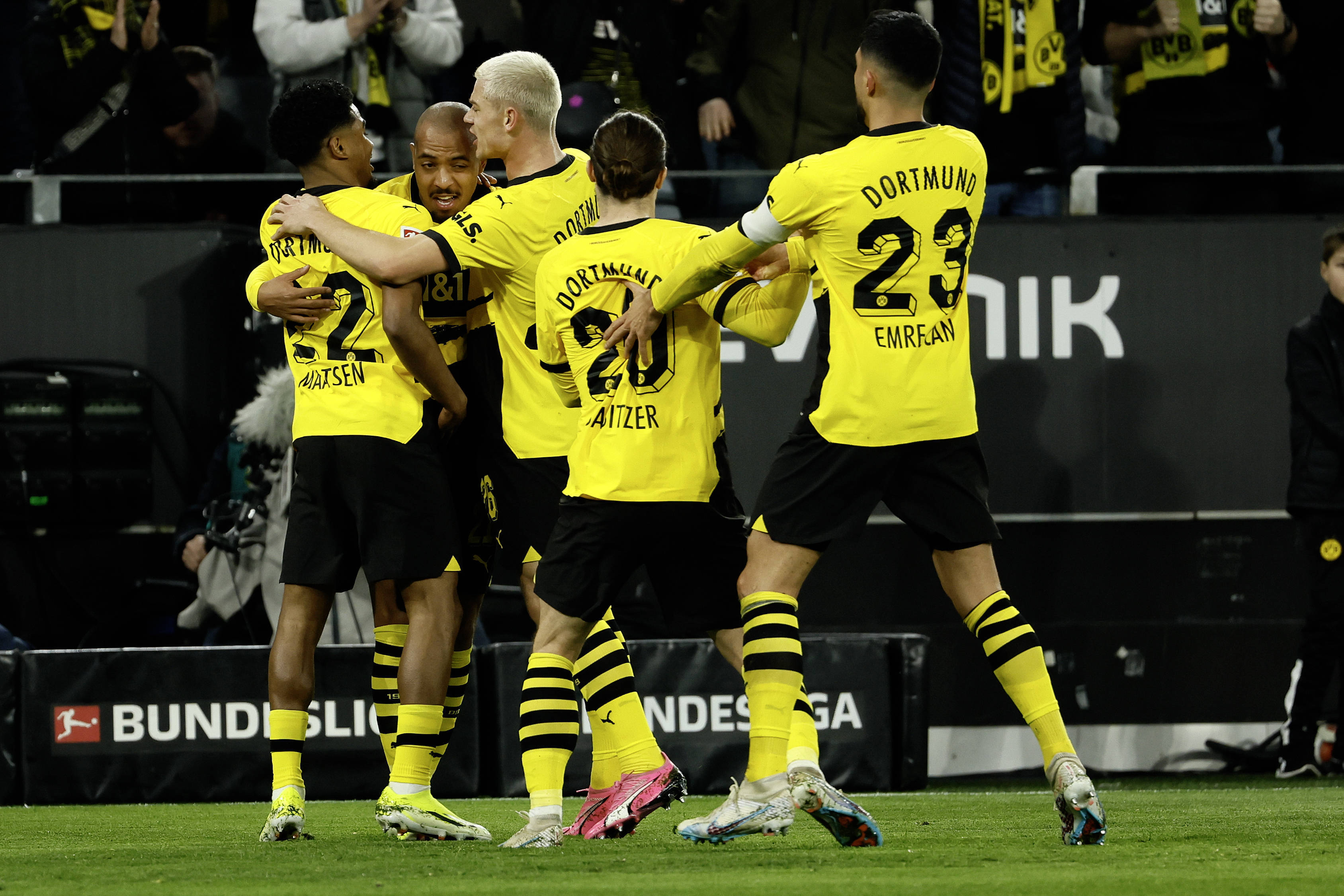 今晚体能课后，多特蒙德再遭质疑备战法国杯，气氛紧张，控场能力受关注(铿锵玫瑰原唱完整版)