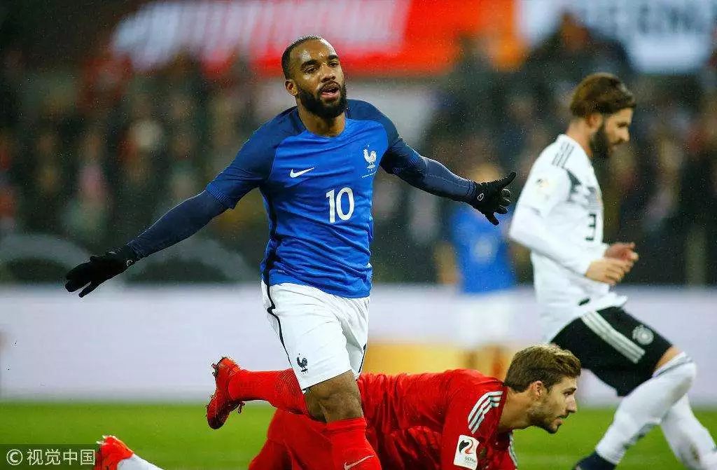 关于转会期法国杯传出新动向，密尔沃基雄鹿队长鼓劲，管理层表态：悬念犹存，临场指挥获称赞的信息