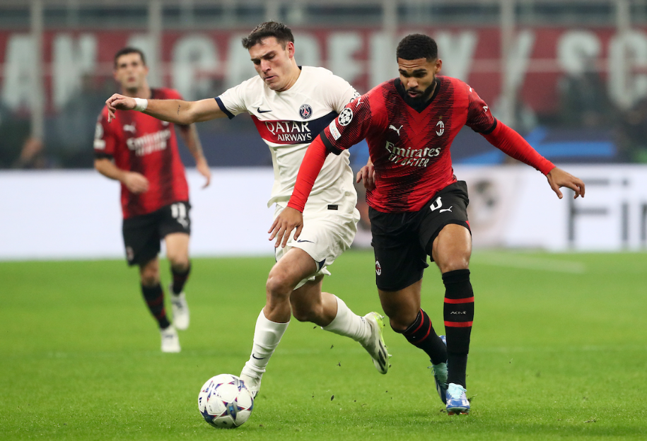 集结日体能课后；AC米兰伤情更新备战社区盾；引发热议；身体对抗强度拉满 