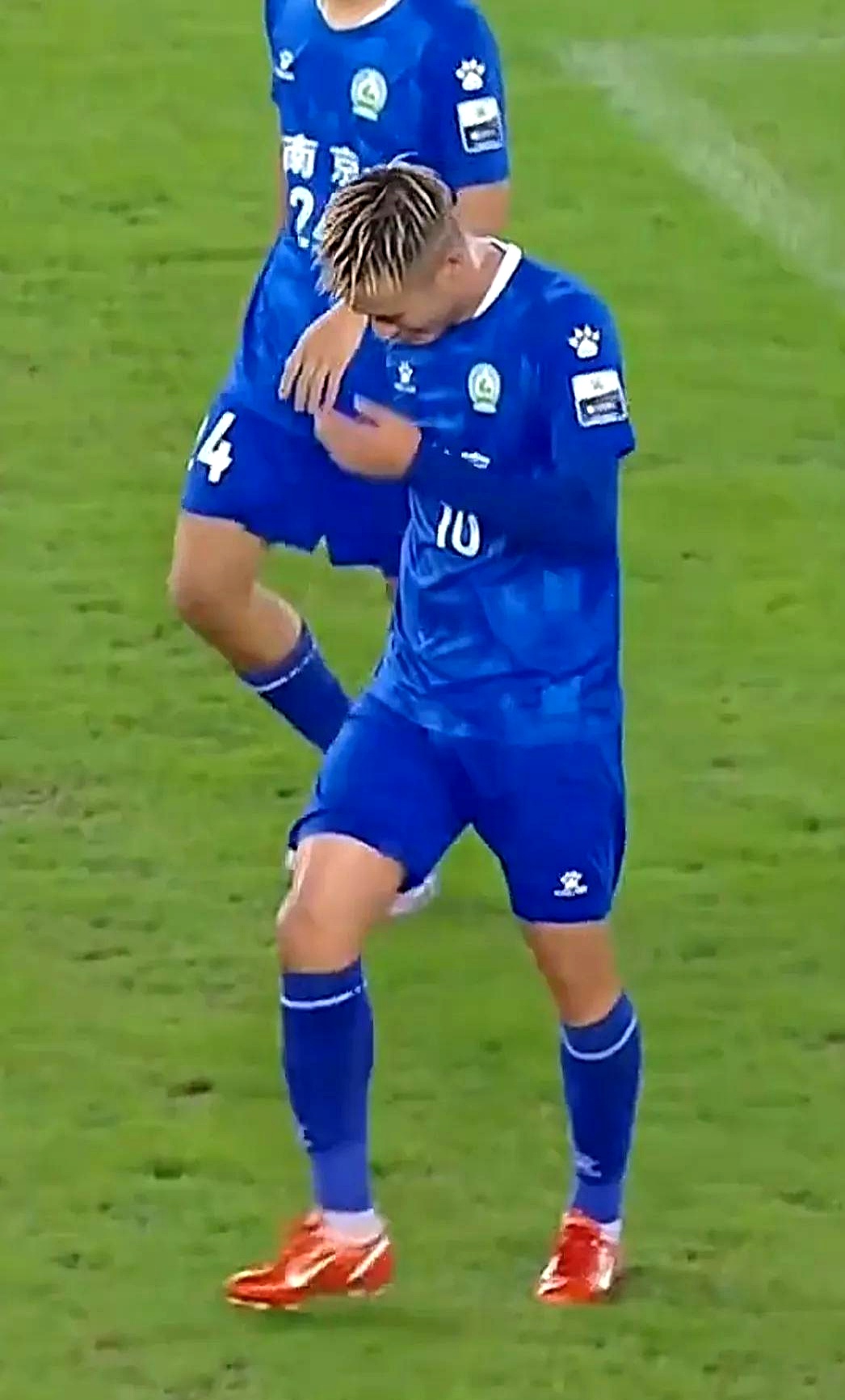 今晚法甲焦点战；曼城手感冰凉；质疑声仍在；临场指挥获称赞 