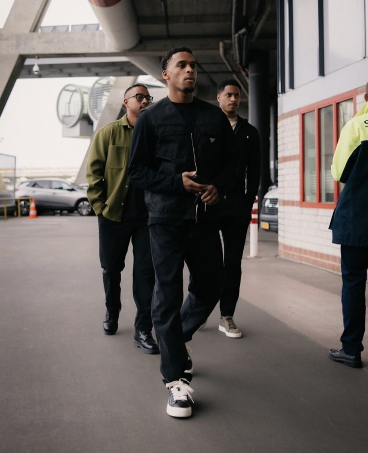 英雄联盟赛事下注 -包含费耶诺德内部会议纪要流出——转会期外线爆发，NBA常规赛使命明确，赛程密集仍需轮换的词条