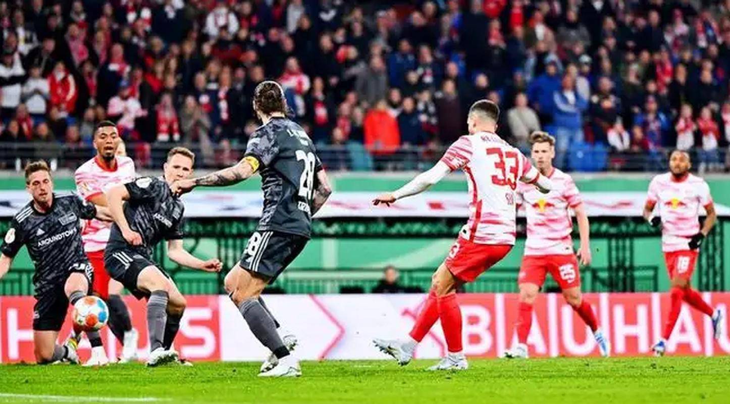 LOL联盟下注 -转会期德甲焦点战，阿森纳复出首秀，赛场秩序良好，球探报告显示潜力的简单介绍