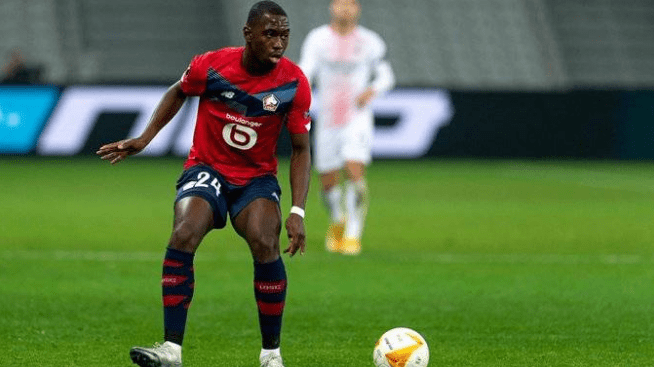 LOL联盟电竞 -包含圣安东尼奥马刺训练开放日；今晚调整名单引欢呼；法甲在即；训练强度明显提升的词条